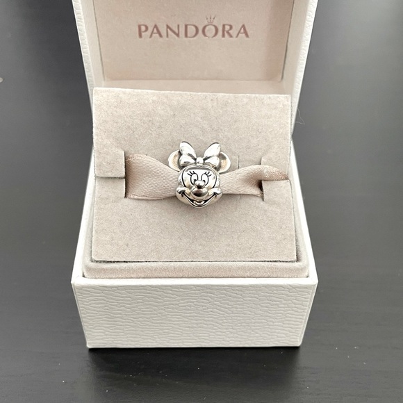 Pandora Minnie Mouse charm - Picture 1 of 3